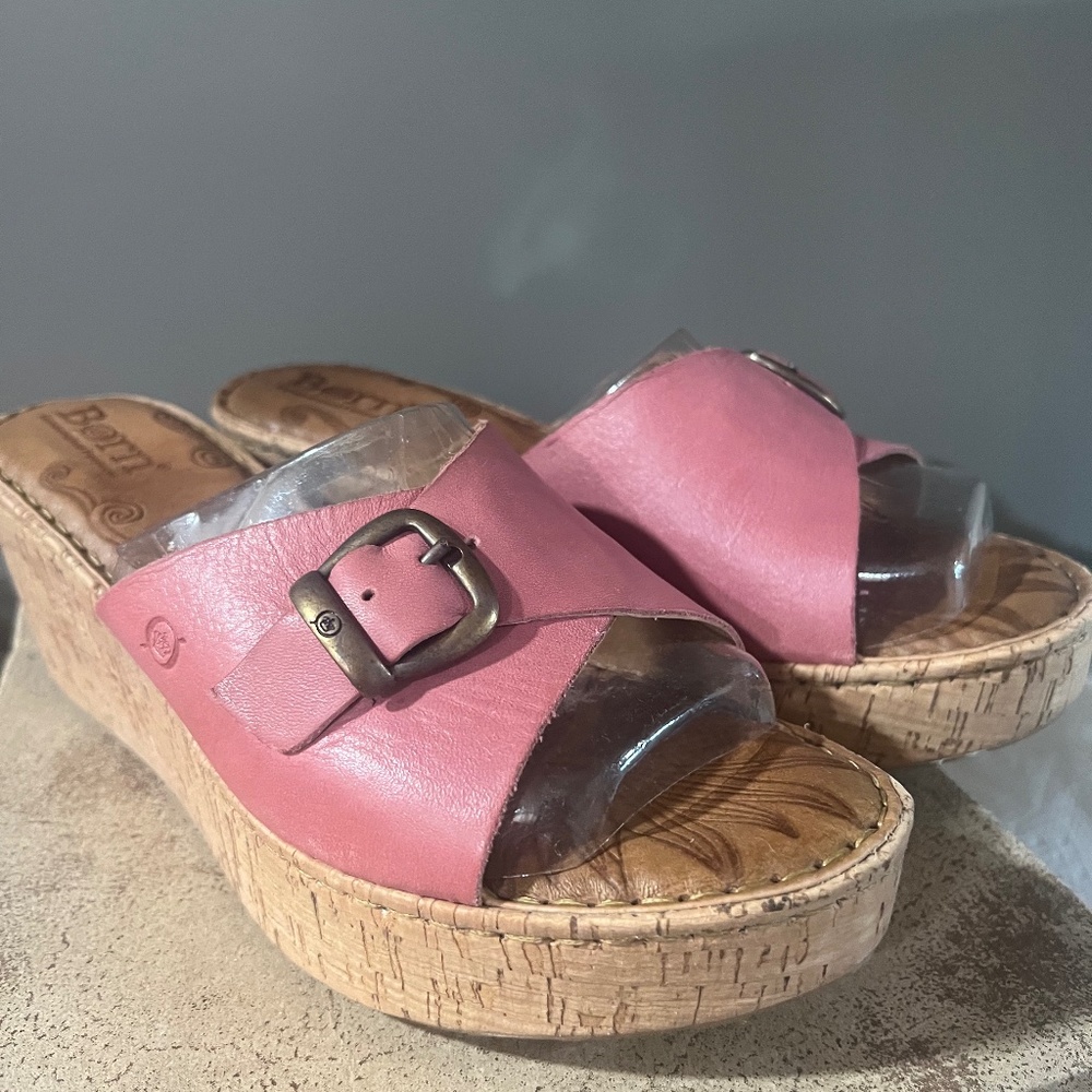 Born women’s wedge sandals 10